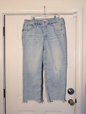 Universal Thread Light Blue Straight Distressed Leg Jeans. Sz 17R